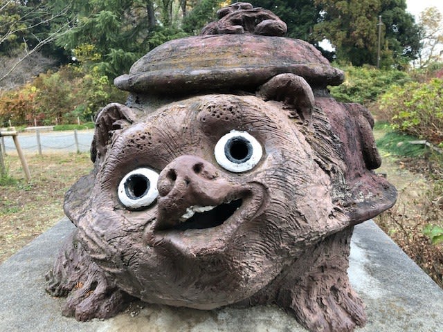 信楽焼。タヌキ。置物。商売繁盛。茂林寺。分福茶釜。 タヌキは