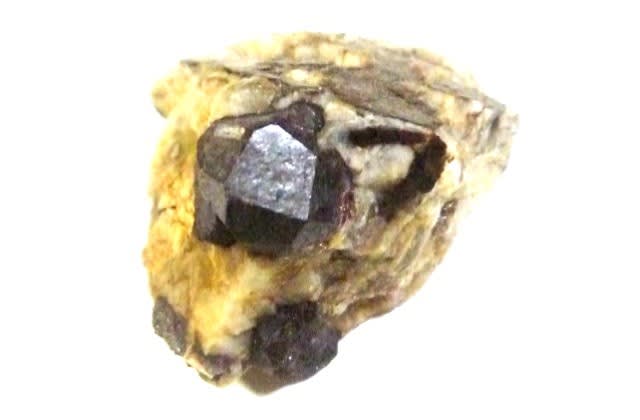 堀坂山 ・ 雲母谷産の母岩付きの 「鉄礬石榴石」 ～ 母岩の最大幅約5cm