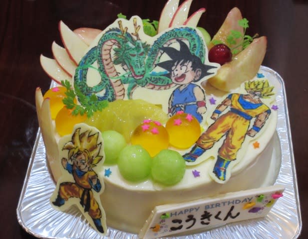 ドラゴンボールのケーキ 神龍もいるよ きゃらめるくりぃむ でホッと一息 ドラゴンボールのケーキ 神龍もいるよ きゃらめるくりぃむ でホッと一息