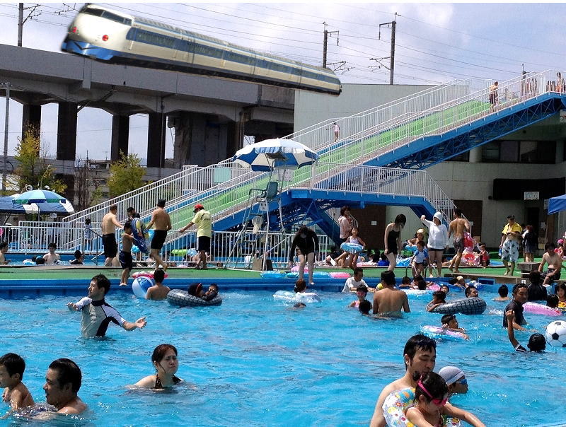 新幹線から一番近いプール メモリアルパーク ロッテリアで夏をエンジョイ 毎日更新 日刊 安頓写真ブログ