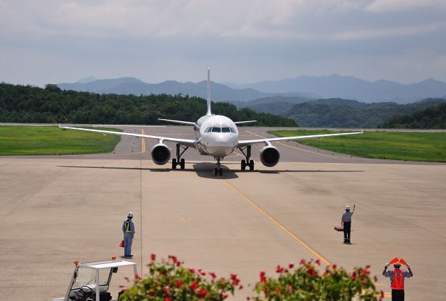 萩 石見空港にて 行く川の流れ 萩 石見空港にて 行く川の流れ
