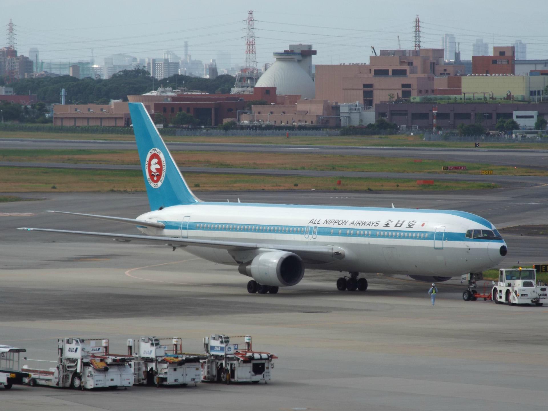 13 8 23 仙台便にモヒカンジェット 1日に4回伊丹に飛来 Pw4090の気ままな飛行機日記