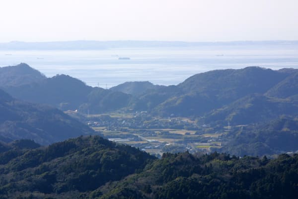 浦賀水道に船が行く"