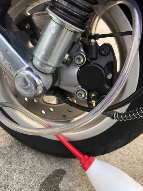 ベスパ ブレーキフルード交換2 バイクでキャンプ備忘録日記 ベスパ ブレーキフルード交換2 バイクでキャンプ備忘録日記