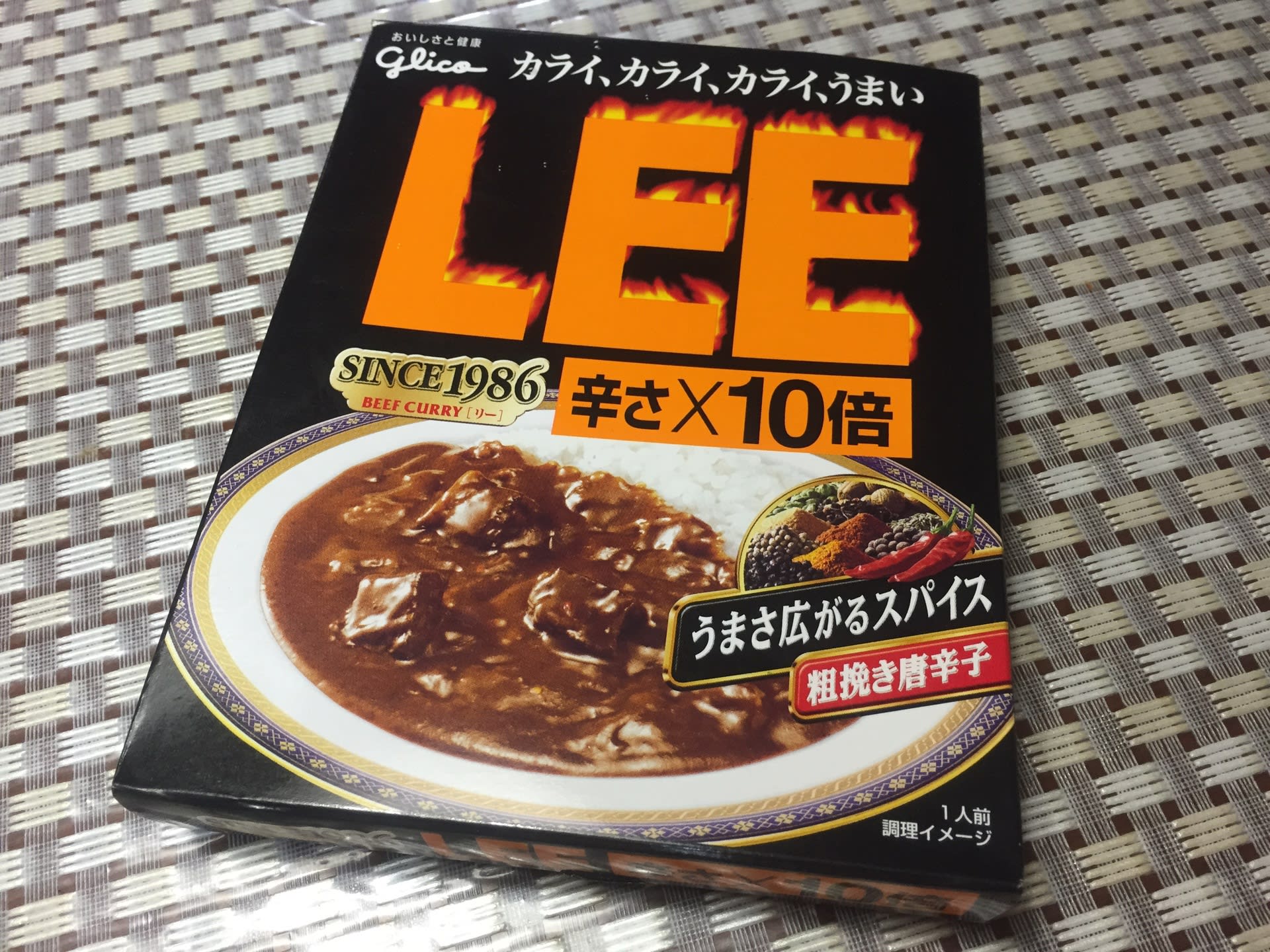 パンをおかずにカレーライスを食べる奴の画像