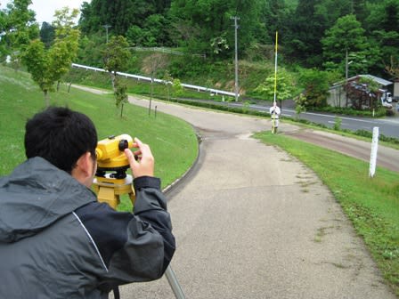 水準測量 器高式 実習 授業や実習風景などを紹介 島根県立農林大学校 林業科