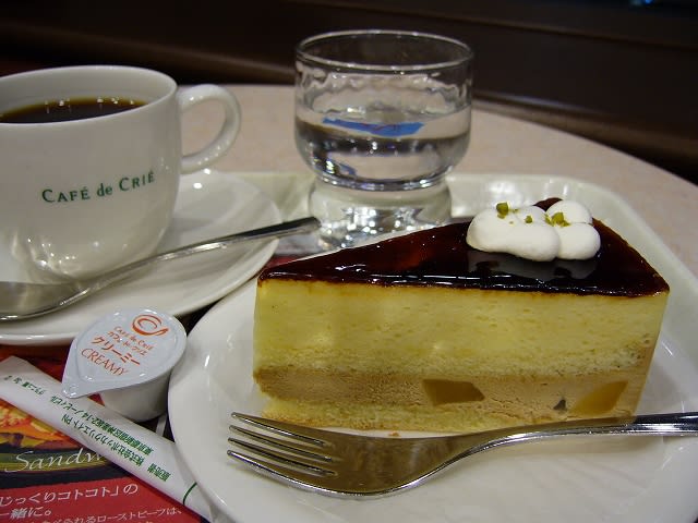 今日のケーキセット 林檎と紅茶のムースケーキ カフェドクリエ ｊ ｄの備忘録