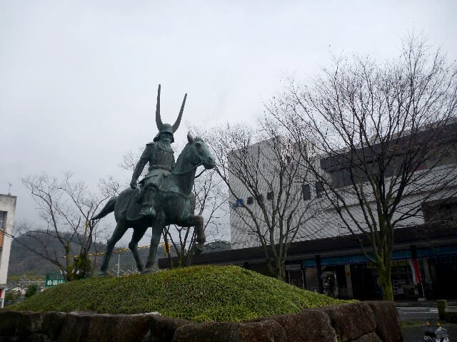 JR彦根駅では井伊直弼の銅像が迎えてくれた