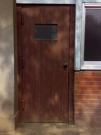 木の玄関ドア Home Room シンプルな暮らしと家