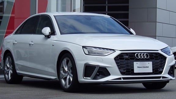 マイナーチェンジ エクステリア刷新 Mhev搭載 アウディ 新型a4 Sedan S Line 展示 In Audi富山 ハリアーrxの業務日誌