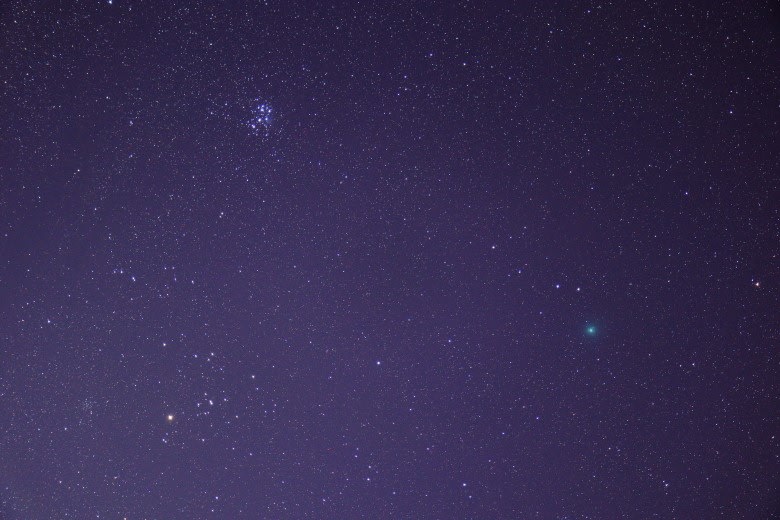 光度を増したウィルタネン彗星 ふもとっぱらと精進湖 平成30年12月12日 山梨百名山から見る風景
