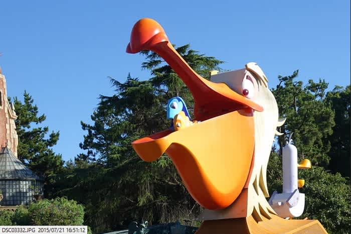 ペリカンのナイジェルのフロート ドリー と マーリン ハピネス イズ ヒア 東京ディズニーランド 都内散歩 散歩と写真