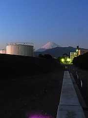 夕闇の富士山