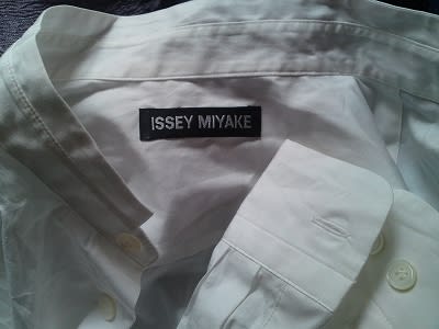 イッセイ ミヤケ ワールド/白いシャツと黒いパンツ『 ISSEY MIYAKE』1/4 - まりさん824のブログ