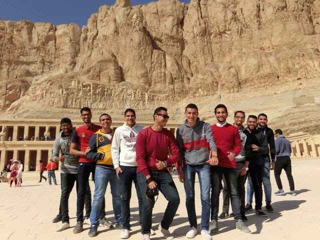 とっても陽気なエジプトの若者たち - 写真歳時記≪まさとしの一日一首 