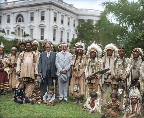 19年代頃のアメリカ先住民たちの写真をカラー化 ホワイトハウスに集まる各部族の代表たち 先住民族関連ニュース