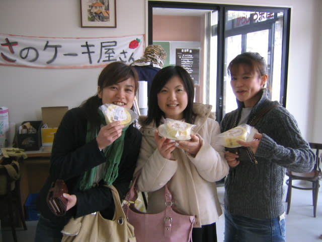 可愛い女の子達がケーキを食べにきました 北広島町からしろ館