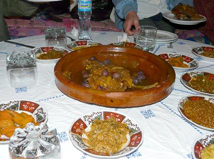 モロッコ名物タジン料理に舌鼓