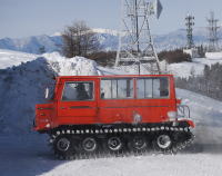 厳冬の美ヶ原高原の雪上車