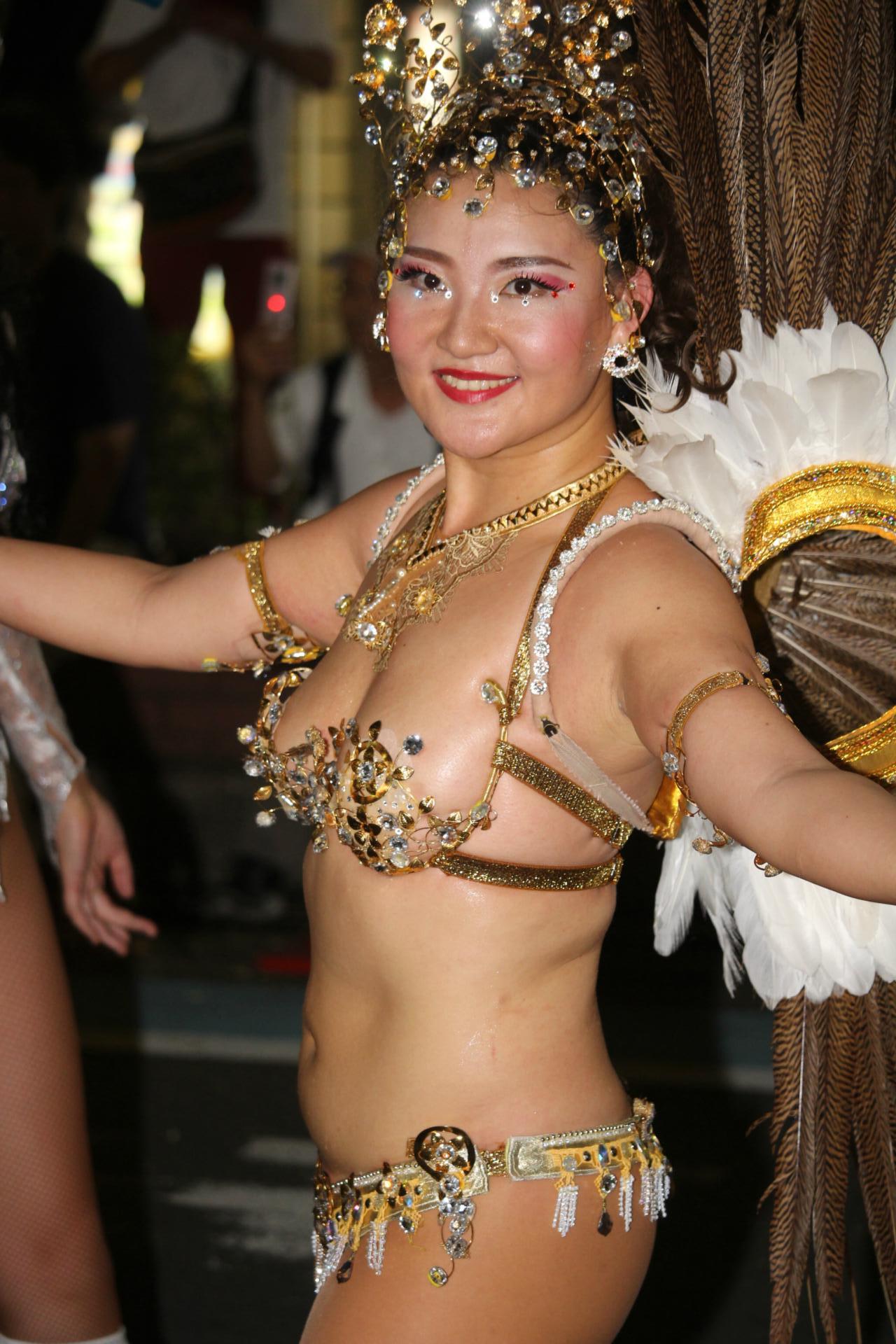 サンバ 過激 リオのカーニバル セクシー衣装のダンサー - ブラジル 写真3枚 ...