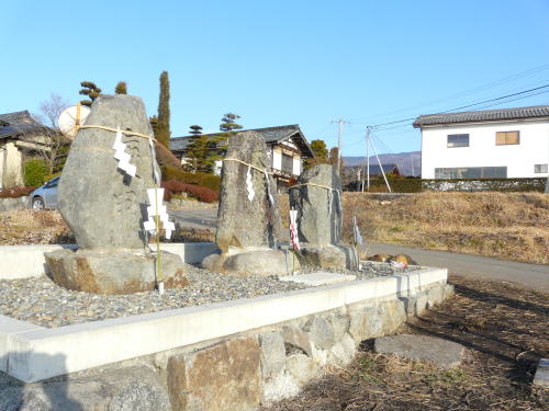 塩尻市片丘山ノ神地区の御柱