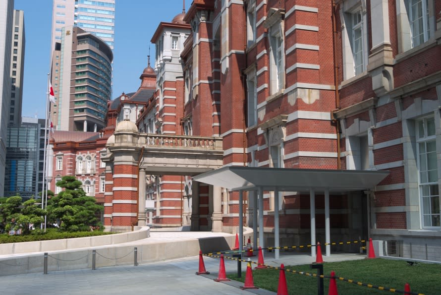 開業前の東京駅 造り直された丸の内駅舎皇室専用貴賓出入口の周辺 緑には 東京しかない