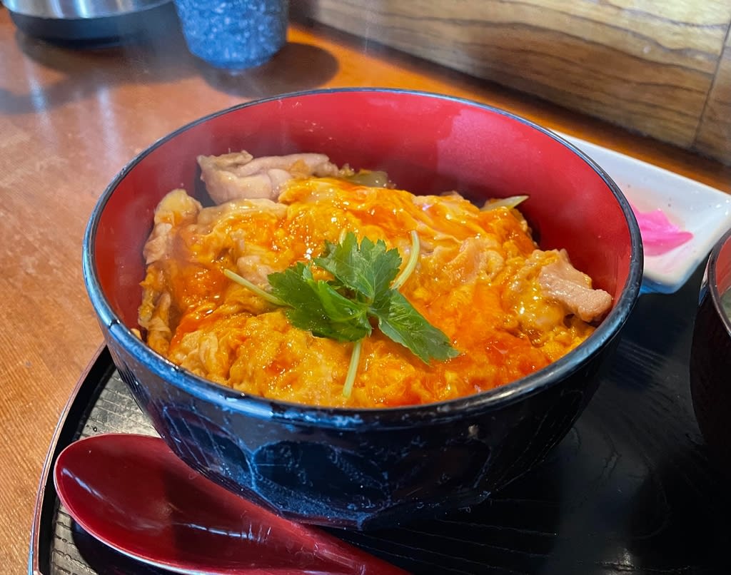 親子丼 並 と焼鳥丼 並 かしわ家 稲美町 めんのほそ道