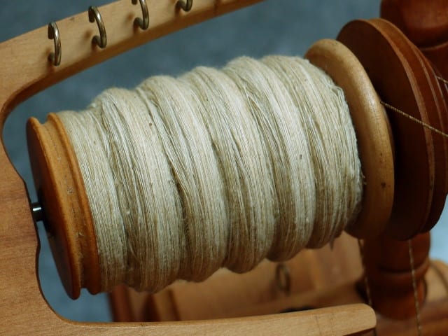 緑綿 ペルー綿 絹 の手紡ぎ糸 手を動かさねばっ 緑綿 ペルー綿 絹 の手紡ぎ糸 手を動かさねばっ