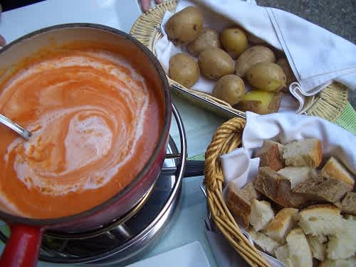 トマトフォンデュのすすめ 奥様は海外添乗員 ただ今休業中