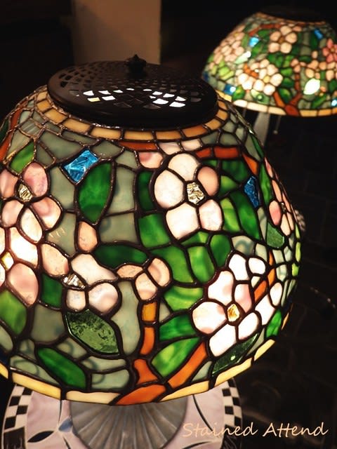 ティファニーランプ・アップルブロッサム (06/24) - Stained Glass