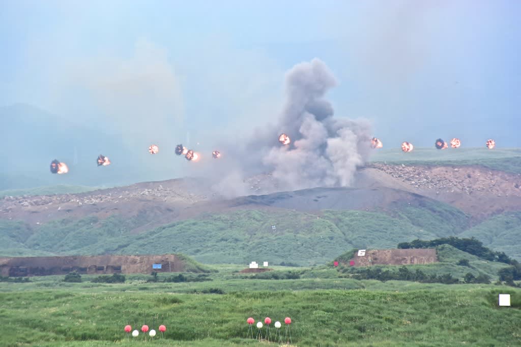 曳火射撃 平成29年度富士総合火力演習 ネイビーブルーに恋をして 曳火射撃 平成29年度富士総合火力演習 ネイビーブルーに恋をして