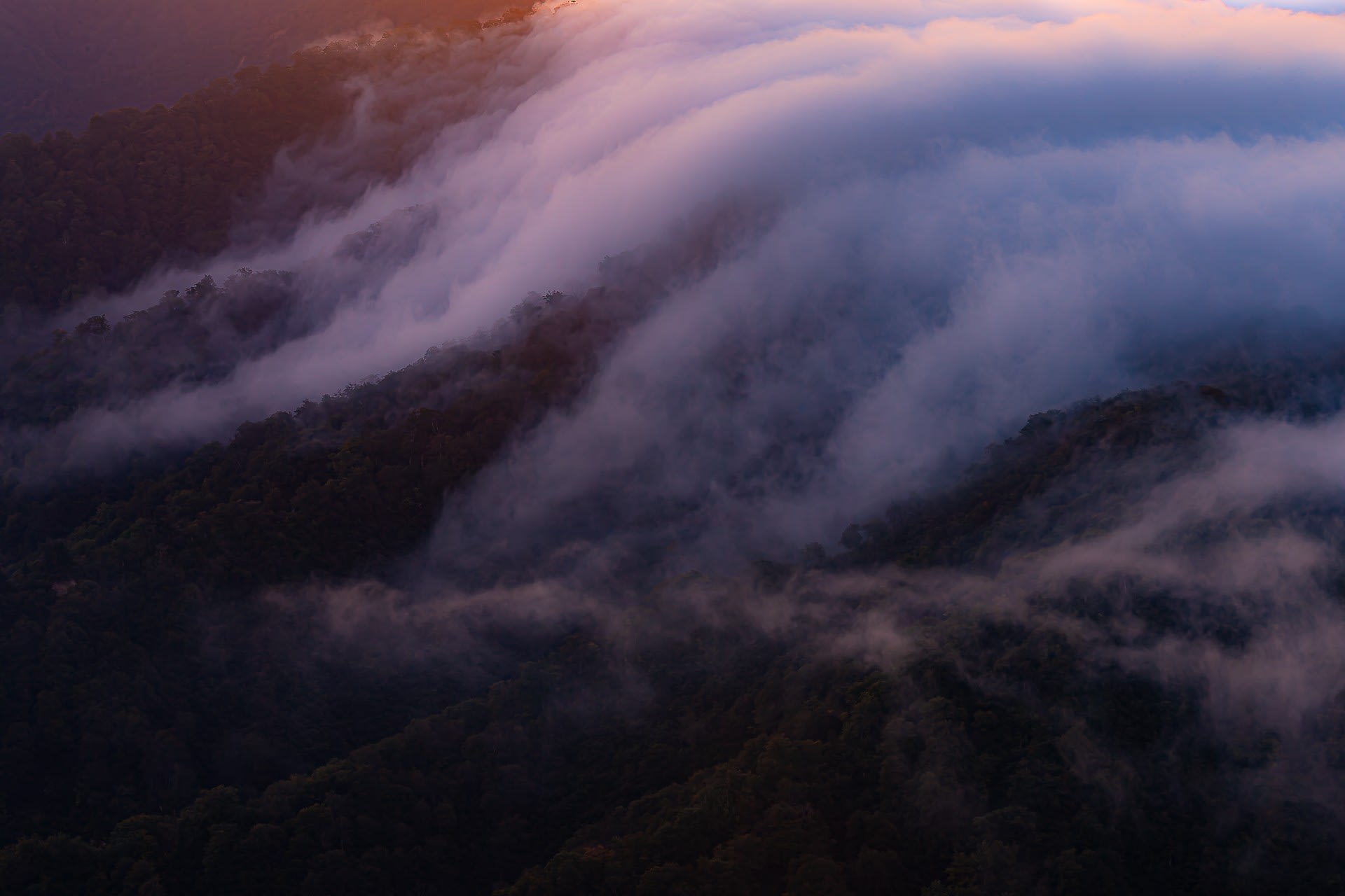枝折峠の滝雲の写真