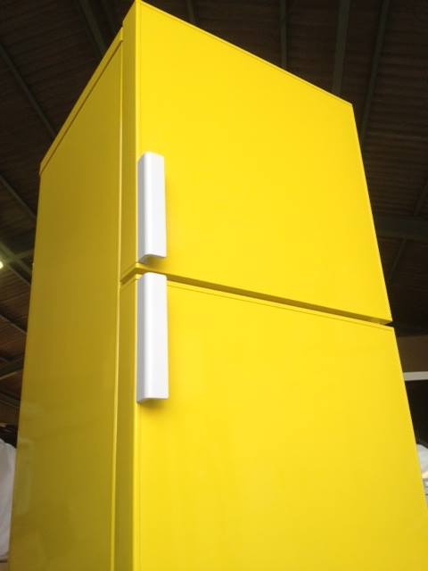 私の家の冷蔵庫は 金運の黄色です カラー冷蔵庫で毎日おしゃれに
