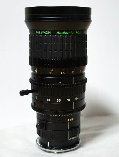 重量級の16倍ズームレンズ FUJINON Aspheric TV ZOOM Lens 9 重量級の16倍ズームレンズ FUJINON Aspheric TV ZOOM Lens 9