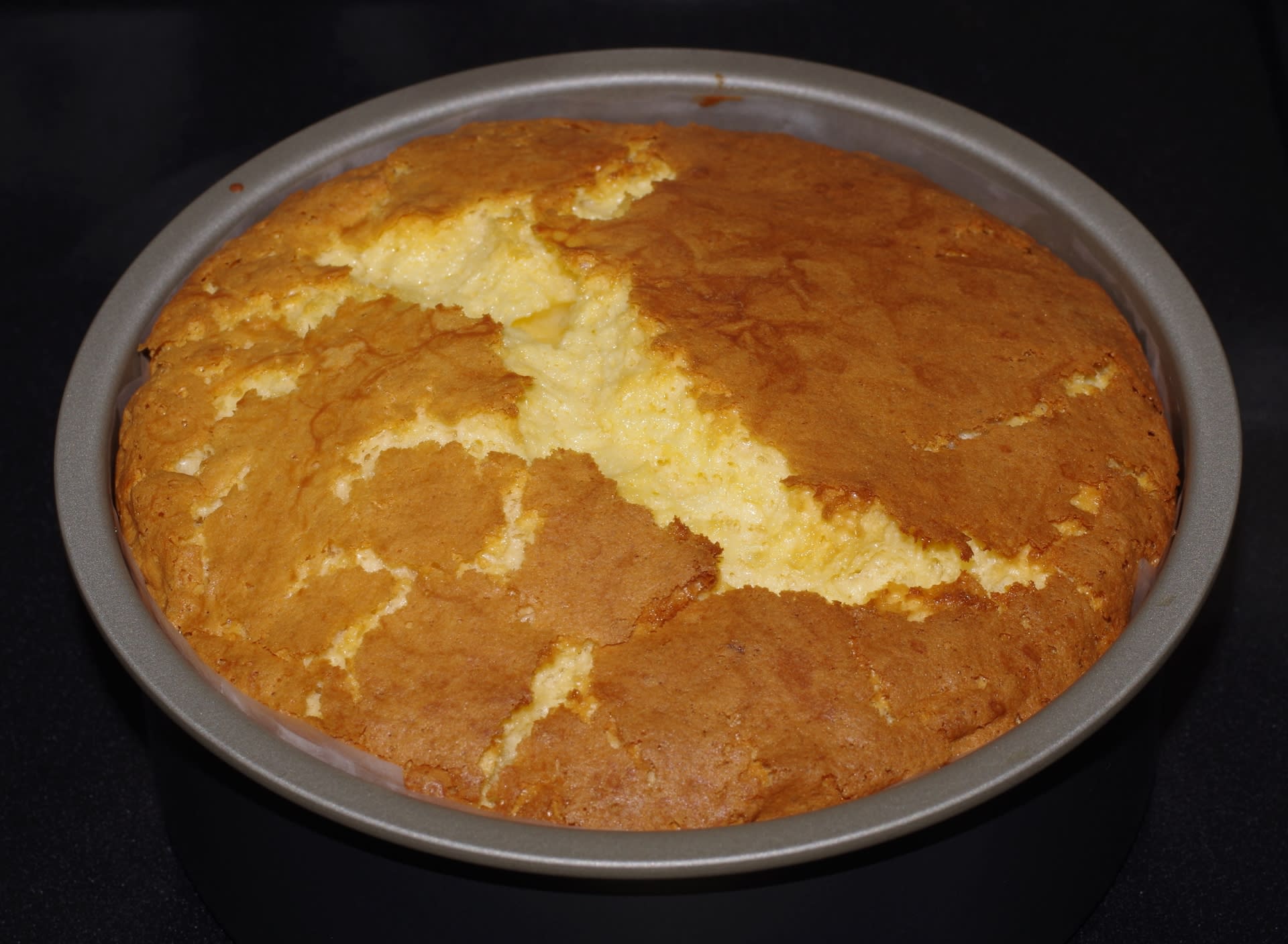 焼き上げ直後のガトーショコラブラン