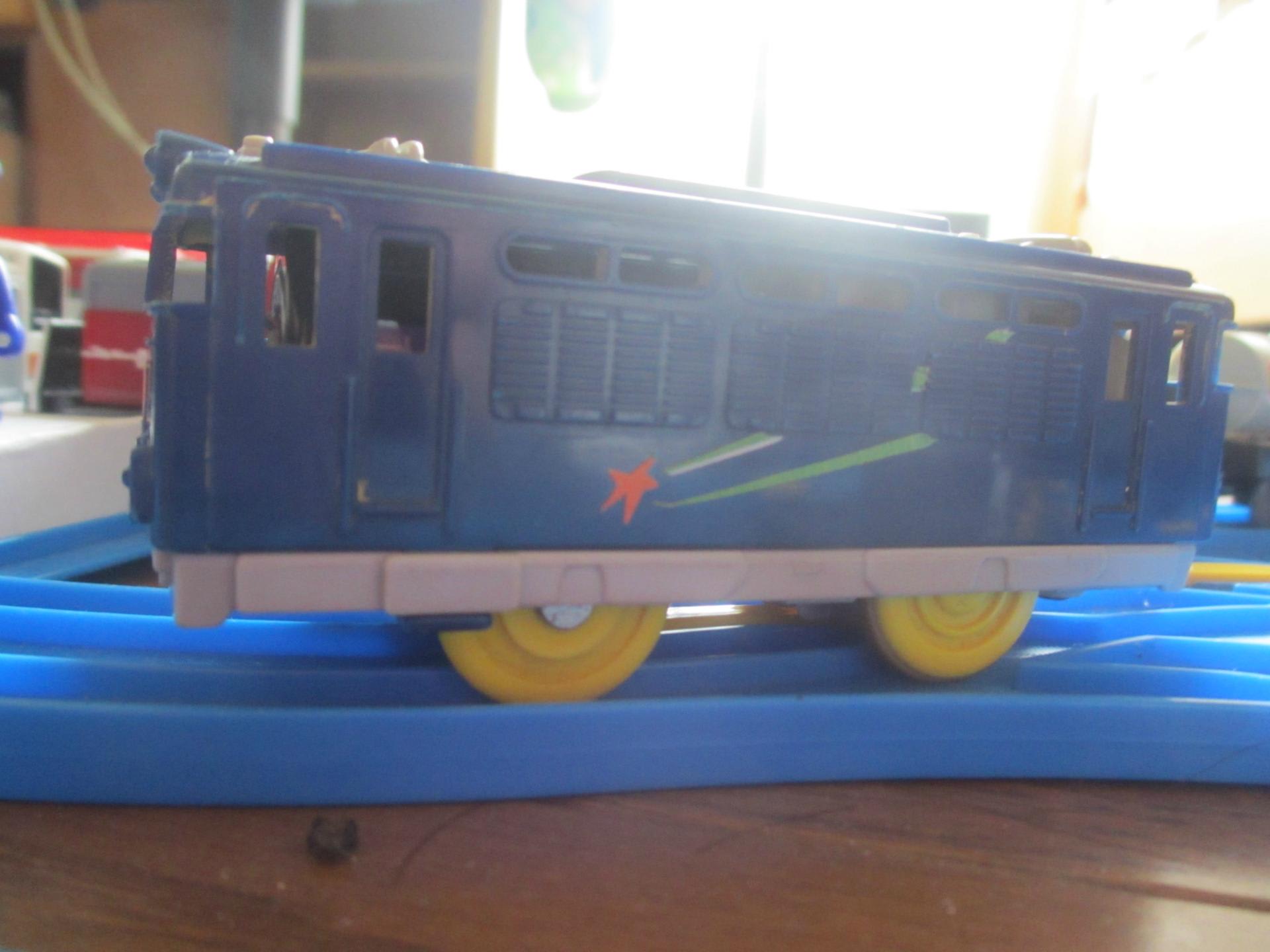 MSプラレール駅隣接の車両基地に入れ替え用機関車登場 65P型の鉄道.自転車記