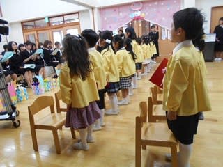 桜保育園の卒園式に出席 選挙後の後援会ニュースも出来る 日本共産党 赤磐市議会議員 福木京子