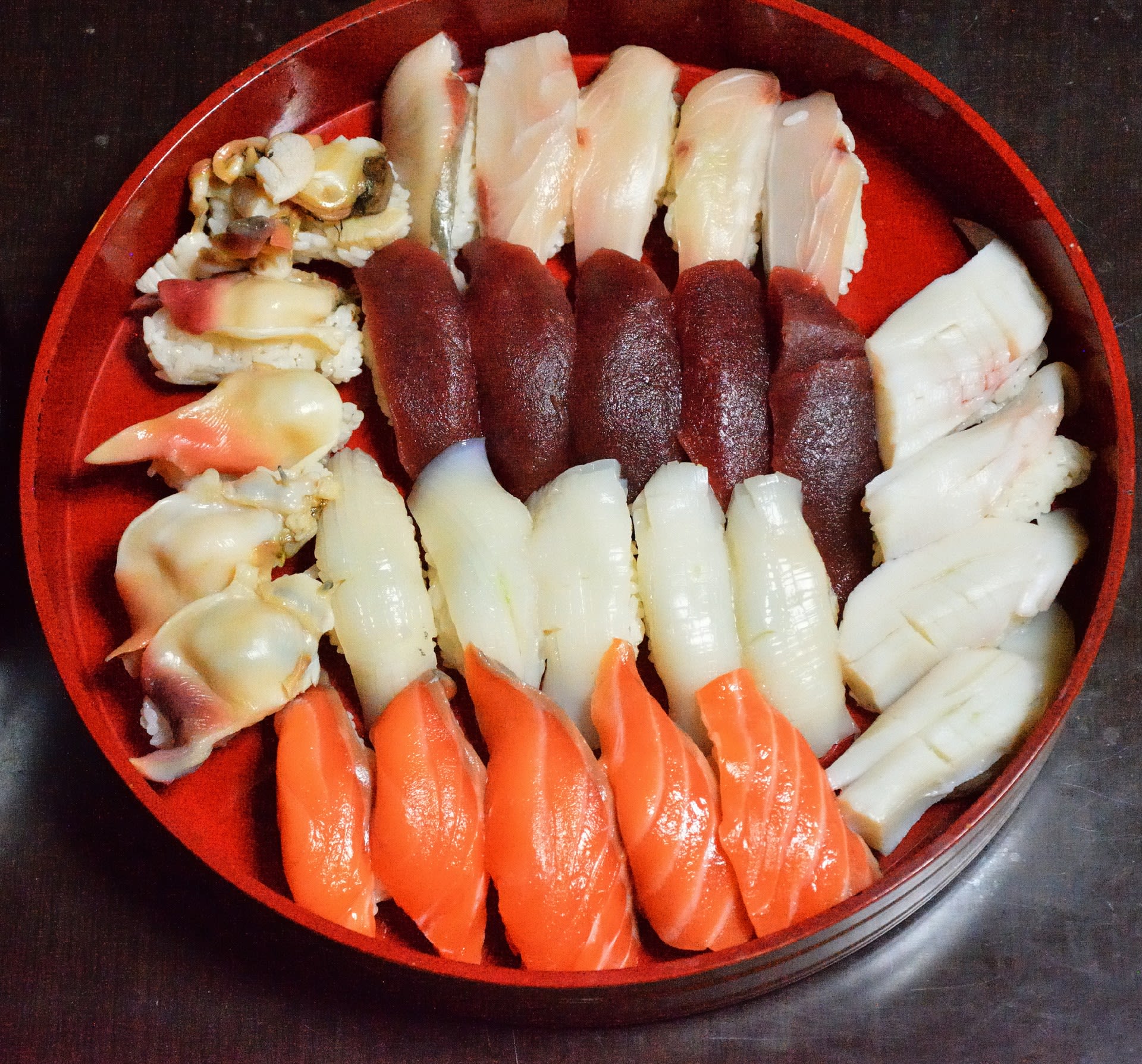 たまには寿司でも握らんとね 今や高級品のイカ塩辛は絶妙の味 鳥とパイプと日本酒のおっさんメモ たまには寿司でも握らんとね 今や高級品のイカ塩辛は絶妙の味 鳥とパイプと日本酒のおっさんメモ