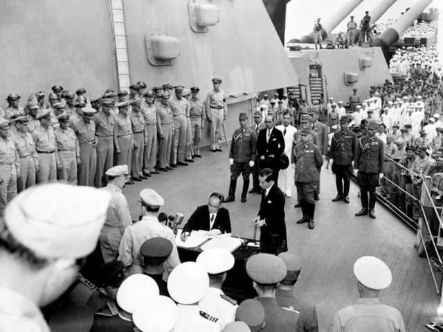 戦艦ミズーリ号に特攻したゼロ戦 河童の歌声