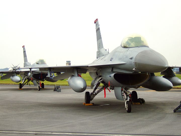 F-16 ファイティングファルコン