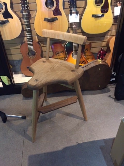 クラッシックギター演奏用の椅子（ギター椅子） - 岐阜県川辺町,家具工房ウッドスケッチとカフェめんどりや
