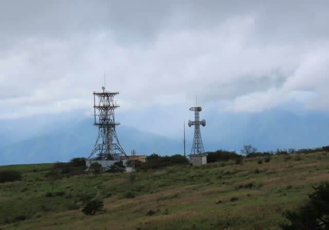 荒れた天気の高ボッチ高原・鉢伏山でした