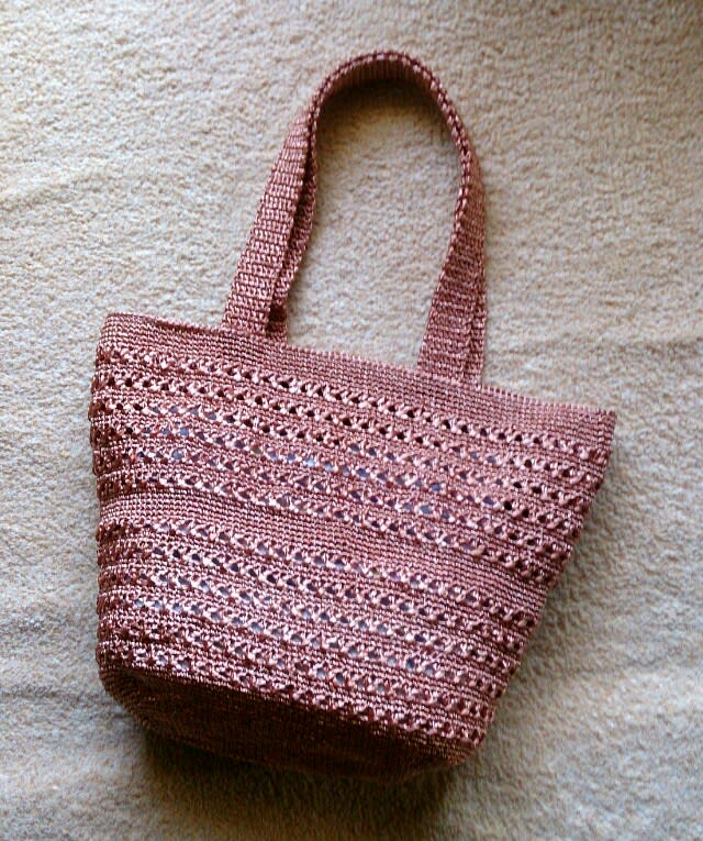 編み模様のバッグ