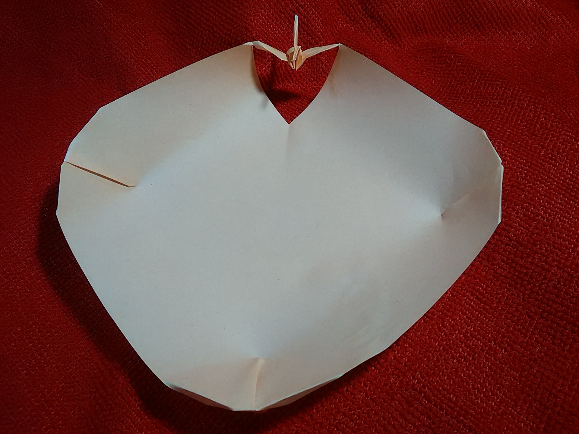 折り鶴付きの和菓子用お皿です カトー折り ペーバークラフトで広げるエコ
