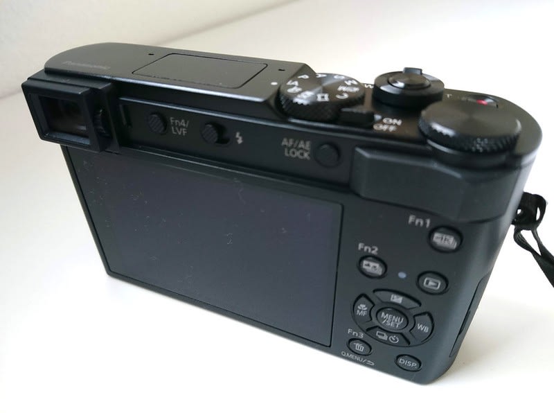 Panasonic　LUMIX DC-TX2