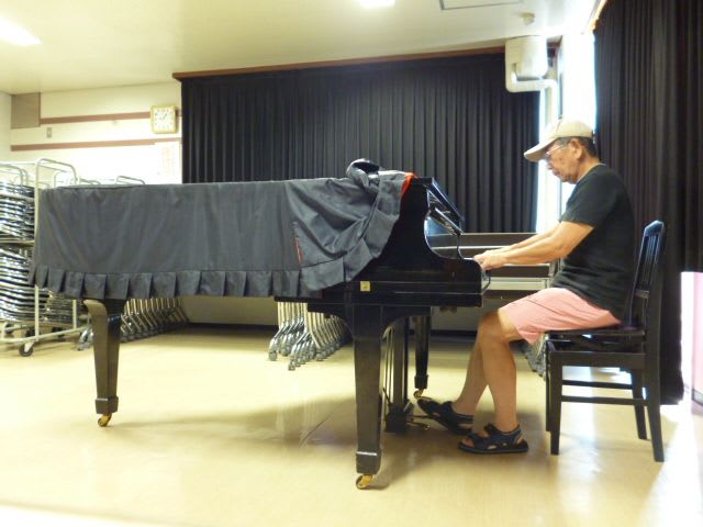 ピアノ ピアノを弾くときに気になること 中指が当たる トンサンの別荘