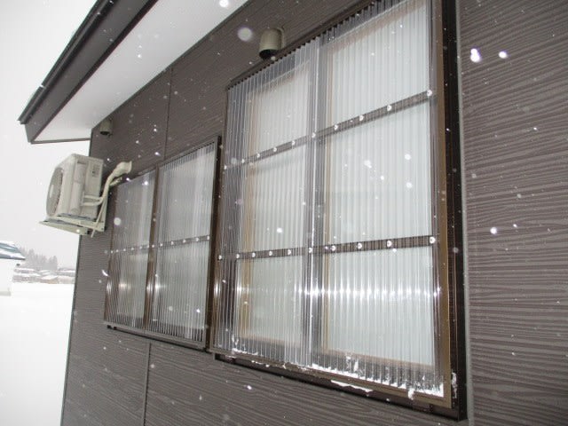 明るい 窓の雪囲い 窓 ドア カギ修理の店 新庄市東山 タカハシガラス店です 明るい 窓の雪囲い 窓 ドア カギ修理の店 新庄市東山 タカハシガラス店です