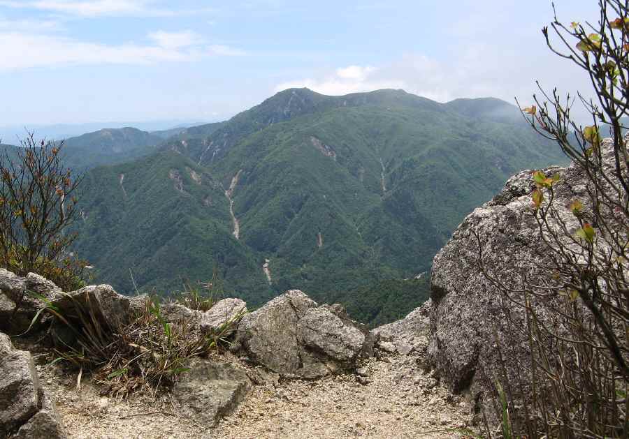 強風吹きつける鈴鹿・釈迦ヶ岳への画像