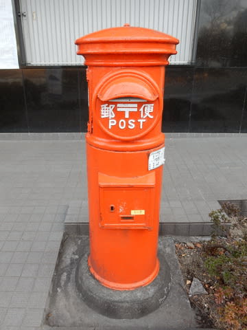 東京都区内の丸い郵便ポスト 飼い猫の遠吠え