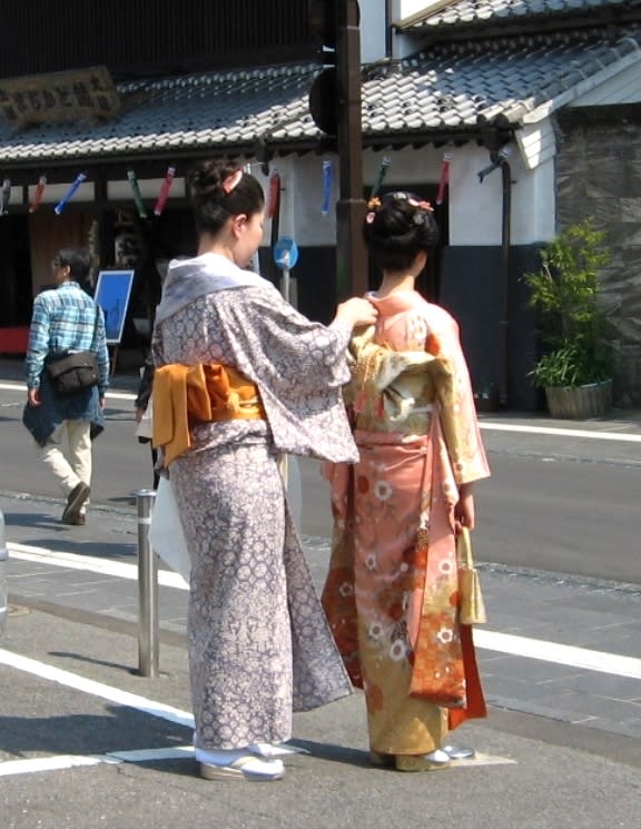 日本髪で和服姿で成人式の前撮りです！ 歩く・見る・食べる・そして少し考える・・・